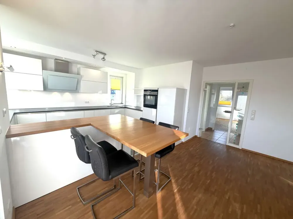 4 Zi.- Whg. 106m² - Einbauküche - Terrasse - 2 TG Stellplätze auf Wunsch