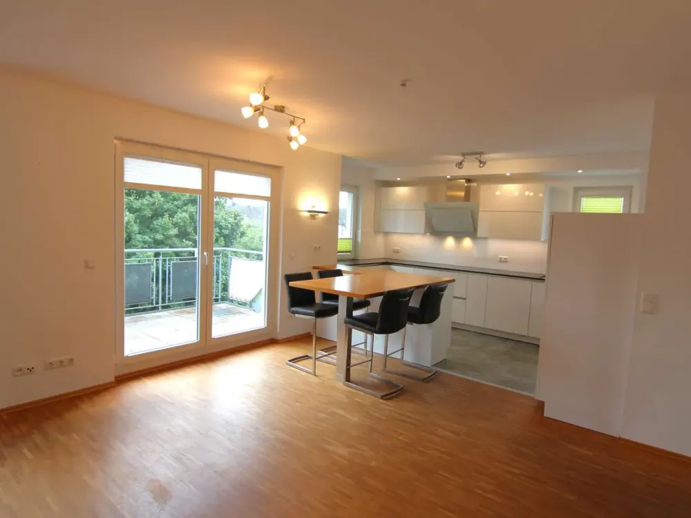 4 Zi.- Whg. 106m² - Einbauküche - Terrasse - 2 TG Stellplätze auf Wunsch