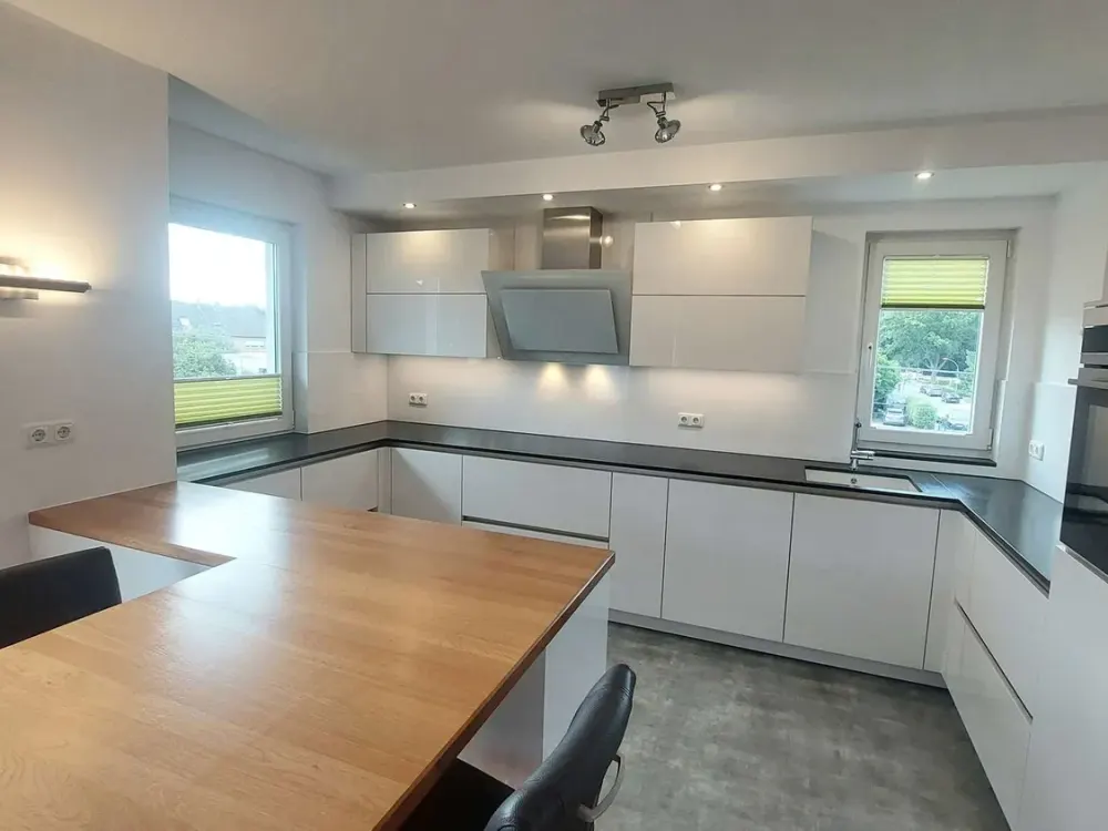 4 Zi.- Whg. 106m² - Einbauküche - Terrasse - 2 TG Stellplätze auf Wunsch