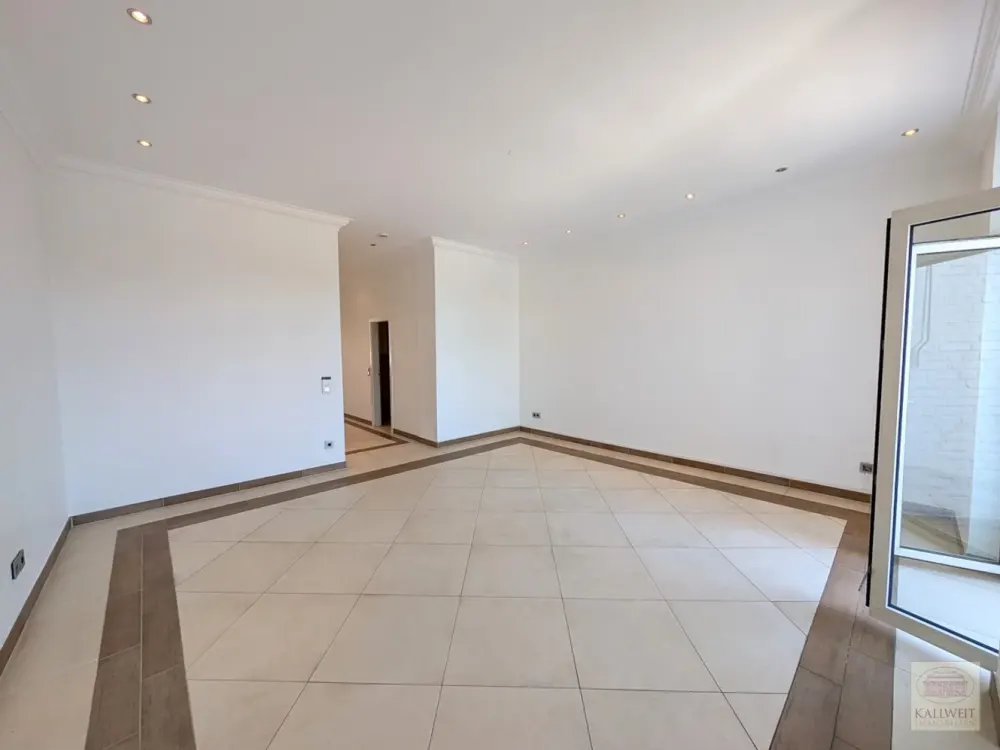 Flingern-Nord / Stil-Altbau / Einbauküche: Großzügige 2-Raum Wohnung