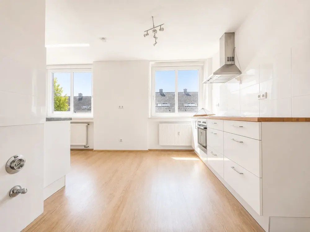 EXKLUSIVE MASIONETTEWOHNUNG MIT ZWEI GROßEN BALKONEN IN KREFELD ZU MIETEN!