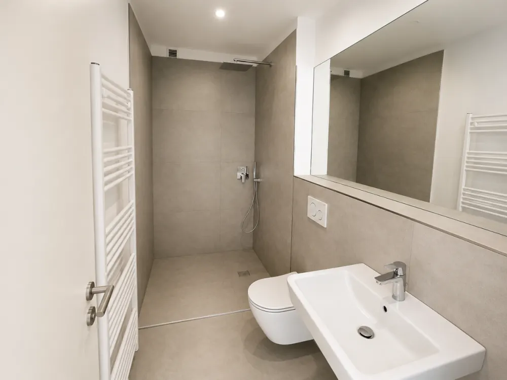 Top modern sunny apartment with loggia, parking space, kitchen! First occupancy after modernization!