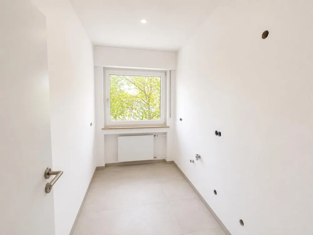 Top modern sunny apartment with loggia, parking space, kitchen! First occupancy after modernization!