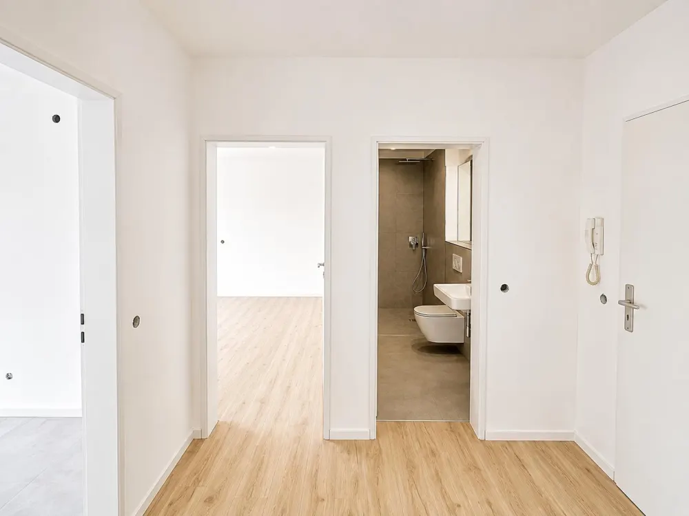 Top modern sunny apartment with loggia, parking space, kitchen! First occupancy after modernization!