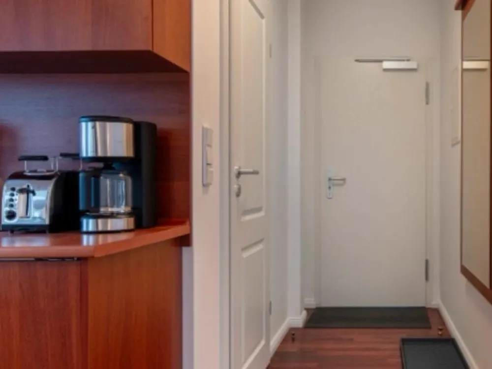 Möbilierte Wohnung mit Fahrstuhl & Klimaanlage mitten in Berlin