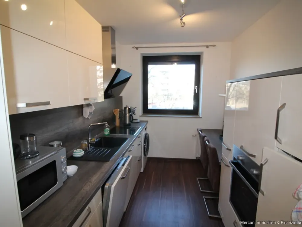 Möblierte 3-Zimmer-Wohnung mit Balkon & Tiefgaragenstellplatz in Hannover - Laatzen