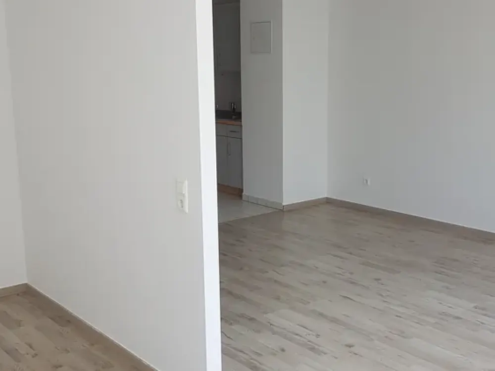 SOFORT- Superhelle Großzügige 1 Zimmerwohnung, mit Balkon, sucht netten bewohner