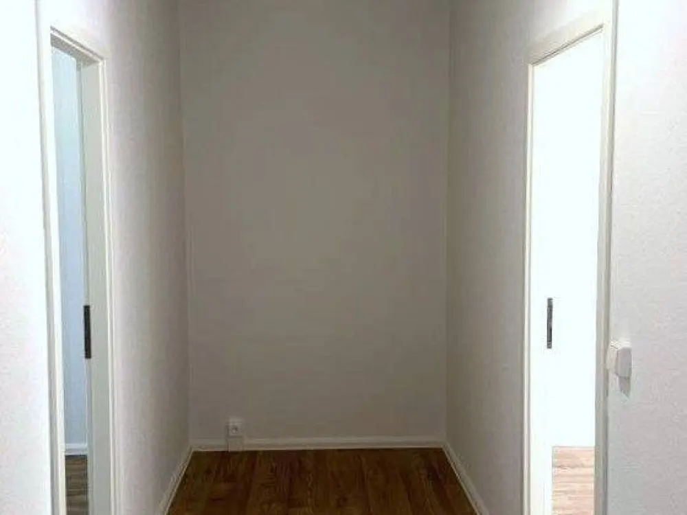Neu gemacht. Neu verliebt. / Newly renovated. Easy to fall in love with.