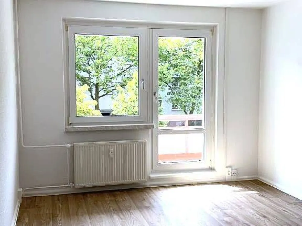Neu gemacht. Neu verliebt. / Newly renovated. Easy to fall in love with.