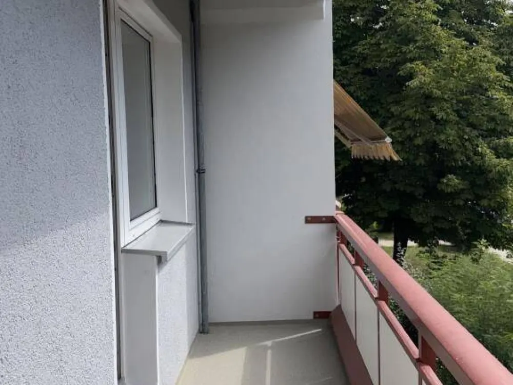 Neu gemacht. Neu verliebt. / Newly renovated. Easy to fall in love with.