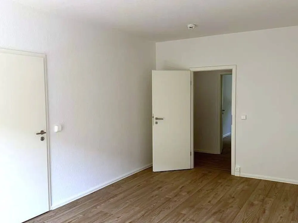 Neu gemacht. Neu verliebt. / Newly renovated. Easy to fall in love with.