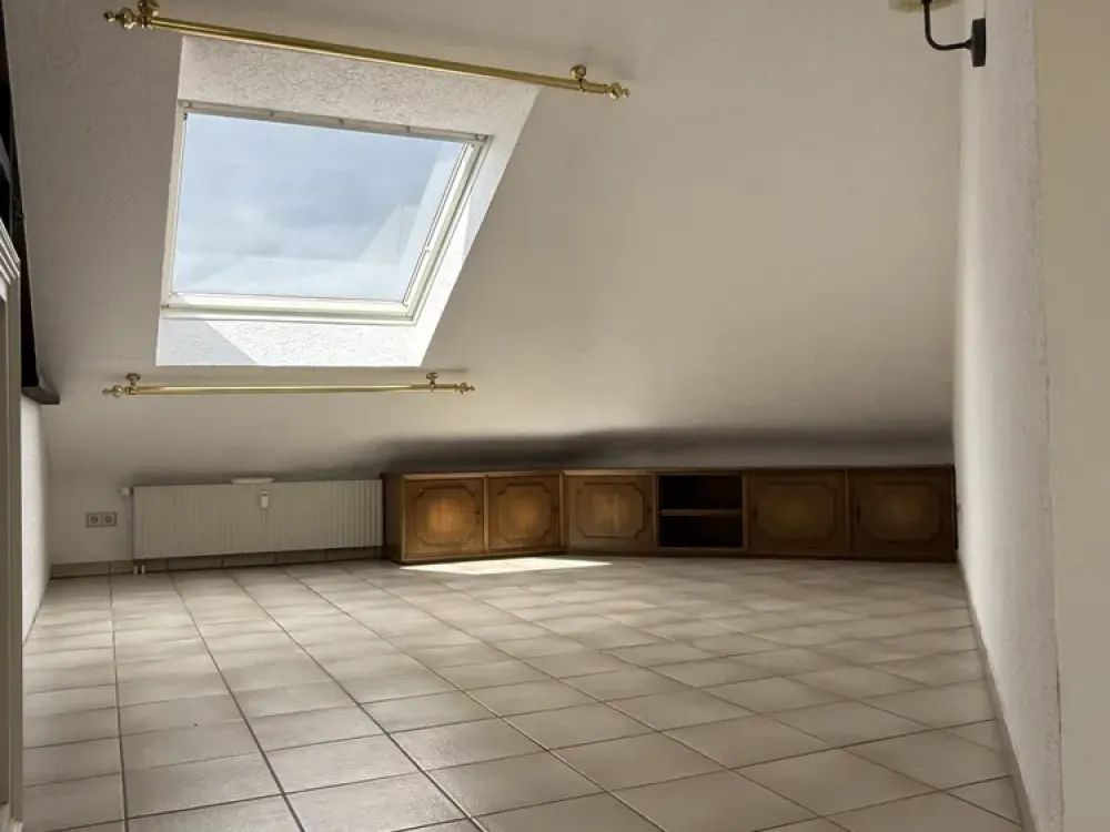 Daylight Idyll in Oberen Malstatt: Bright Attic Apartment with Terrace & Garage