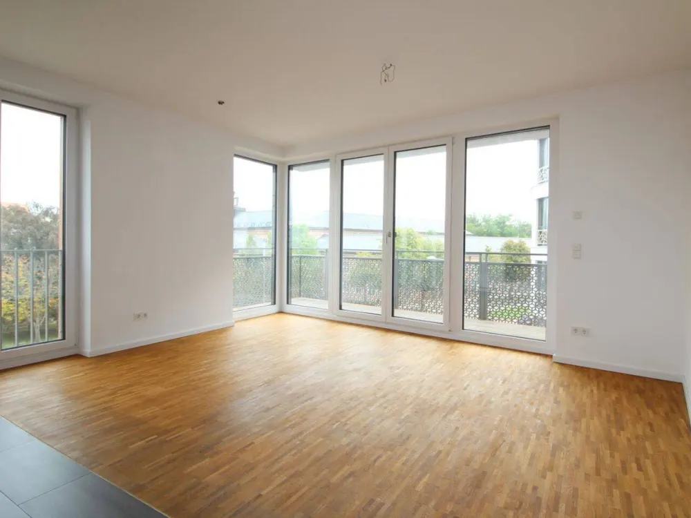 **Großzügie 4- Zimmer-Wohnung im 3.OG mit EBK, Balkon, HWR und Gäste-WC**