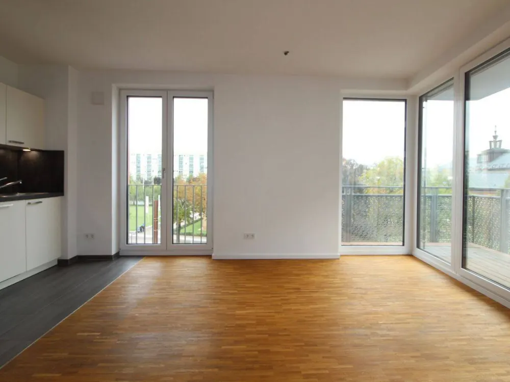**Großzügie 4- Zimmer-Wohnung im 3.OG mit EBK, Balkon, HWR und Gäste-WC**