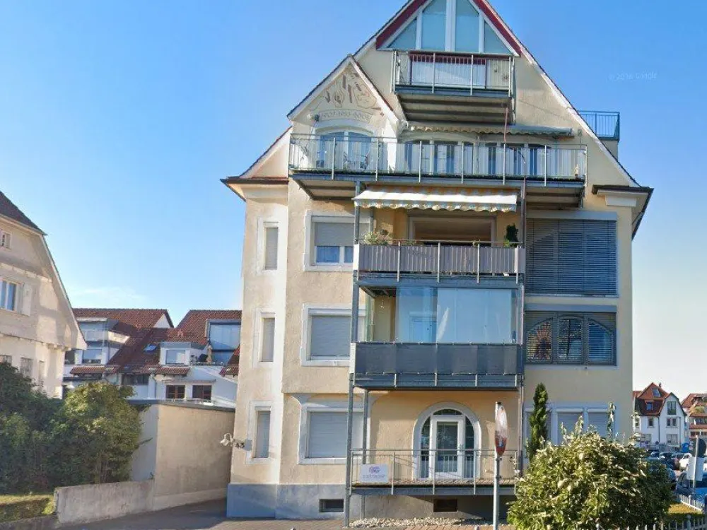 Traumhafte 6-Zimmer-Altbauwohnung mit toller See und Bergsicht