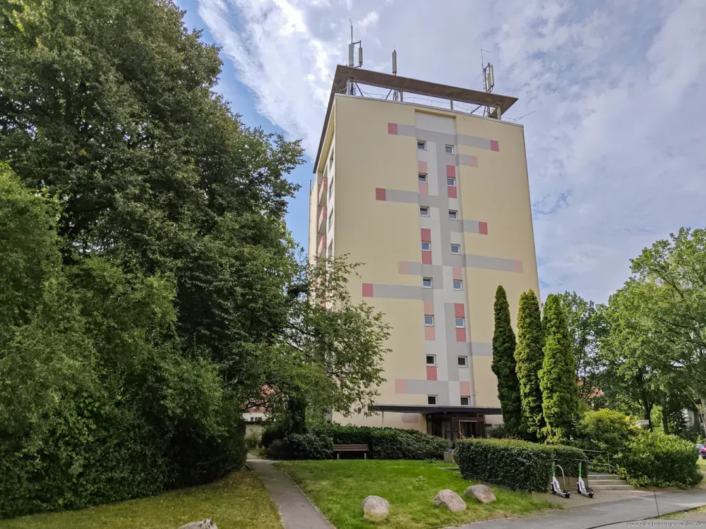 No Calls ** Newly Renovated 2-Room Apartment in Desirable Location - Near Lesum Train Station **