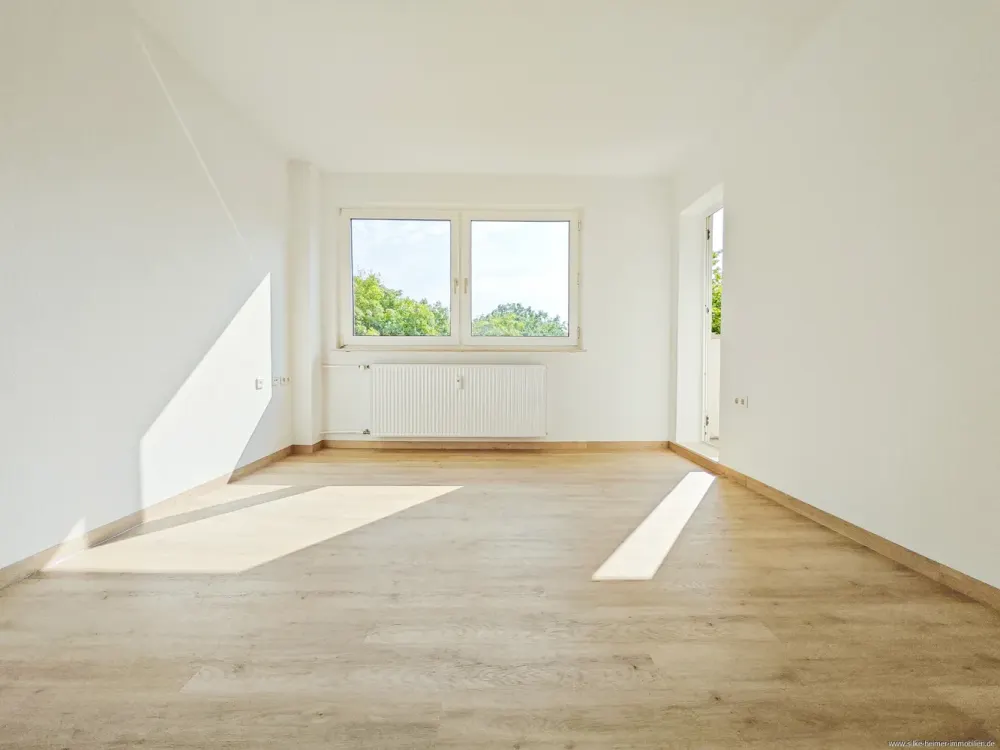 No Calls ** Newly Renovated 2-Room Apartment in Desirable Location - Near Lesum Train Station **