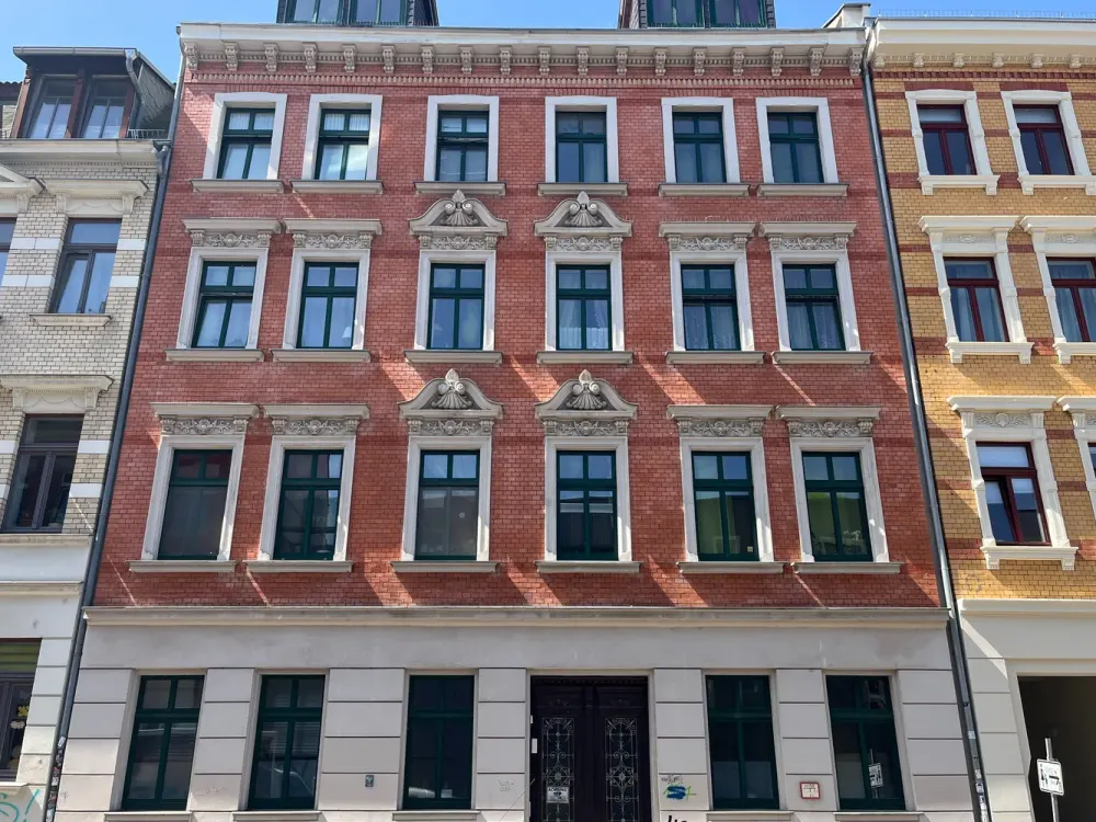 Frisch renovierte 2-Zimmer-Wohnung mit Balkon & Einbauküche!