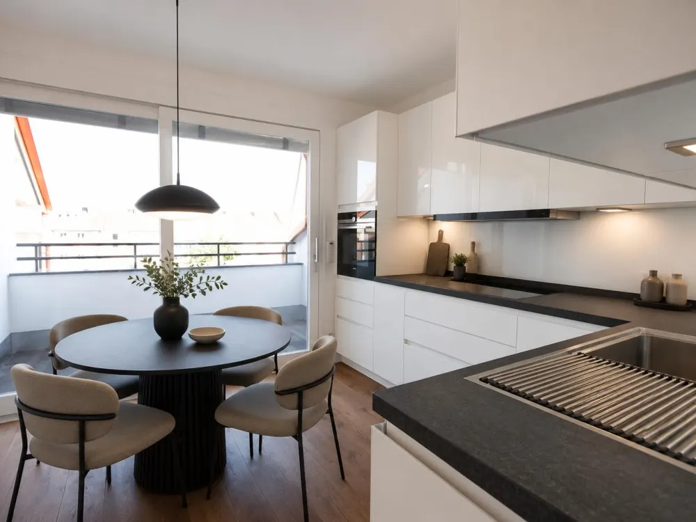 Hochwertiges Wohnen - zwei Ebenen, 2,5-Zimmer-Maisonette m. Loggia in M-Neuhausen