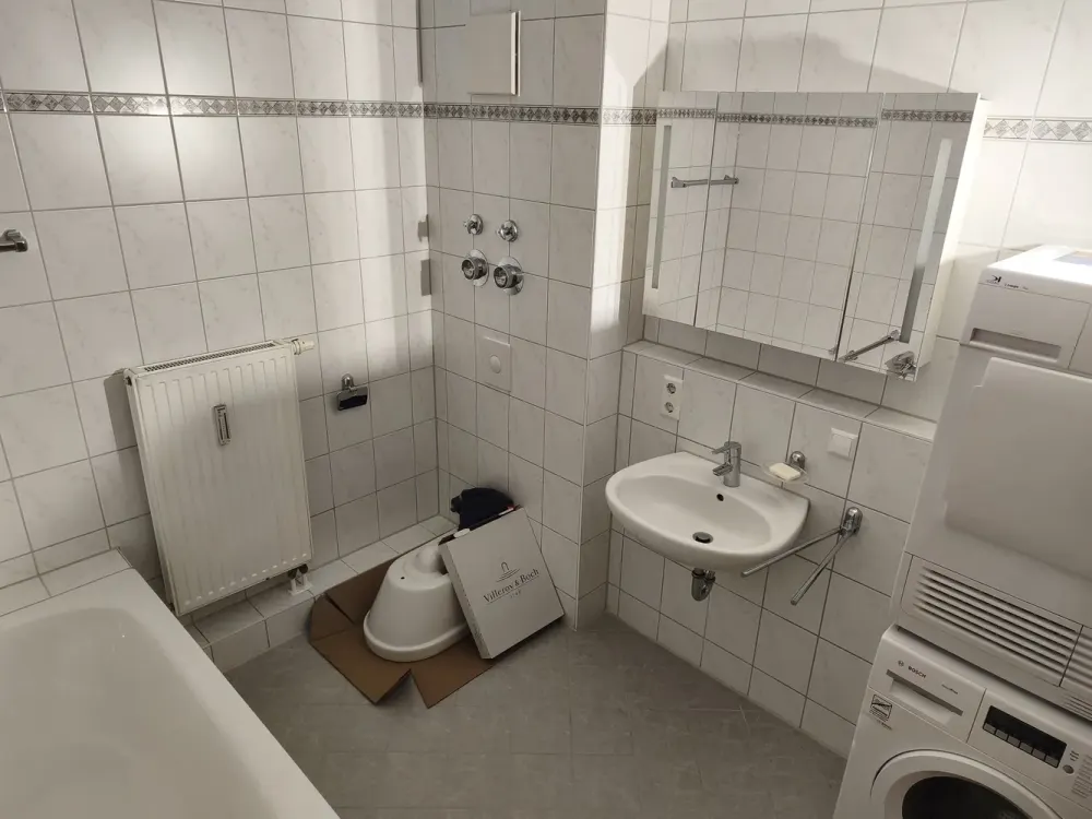 Bright and Renovated Apartment with Balcony, Underground Parking Space and High-Quality Features