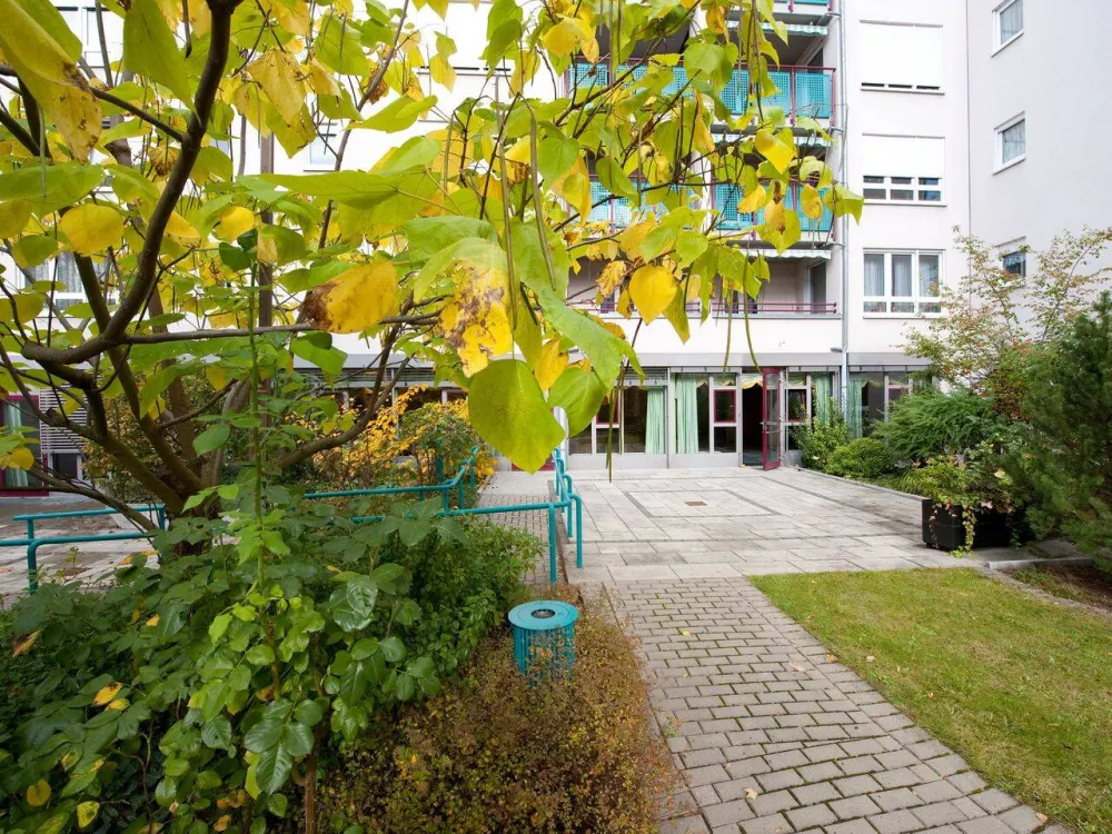2-Zimmer-Senioren-Wohnung mit erfrischendem Balkon und neuer Einbauküche im Seniorenwohnpark Neulichtenhof