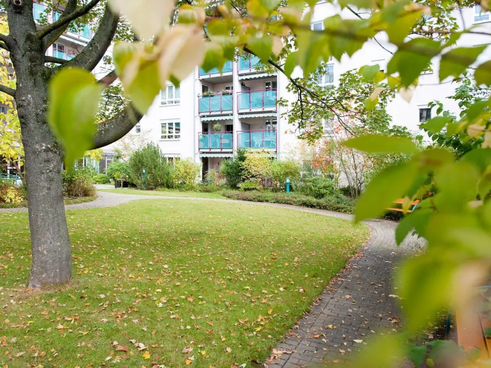 2-Zimmer-Senioren-Wohnung mit erfrischendem Balkon und neuer Einbauküche im Seniorenwohnpark Neulichtenhof