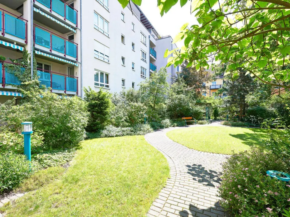 2-Zimmer-Senioren-Wohnung mit erfrischendem Balkon und neuer Einbauküche im Seniorenwohnpark Neulichtenhof
