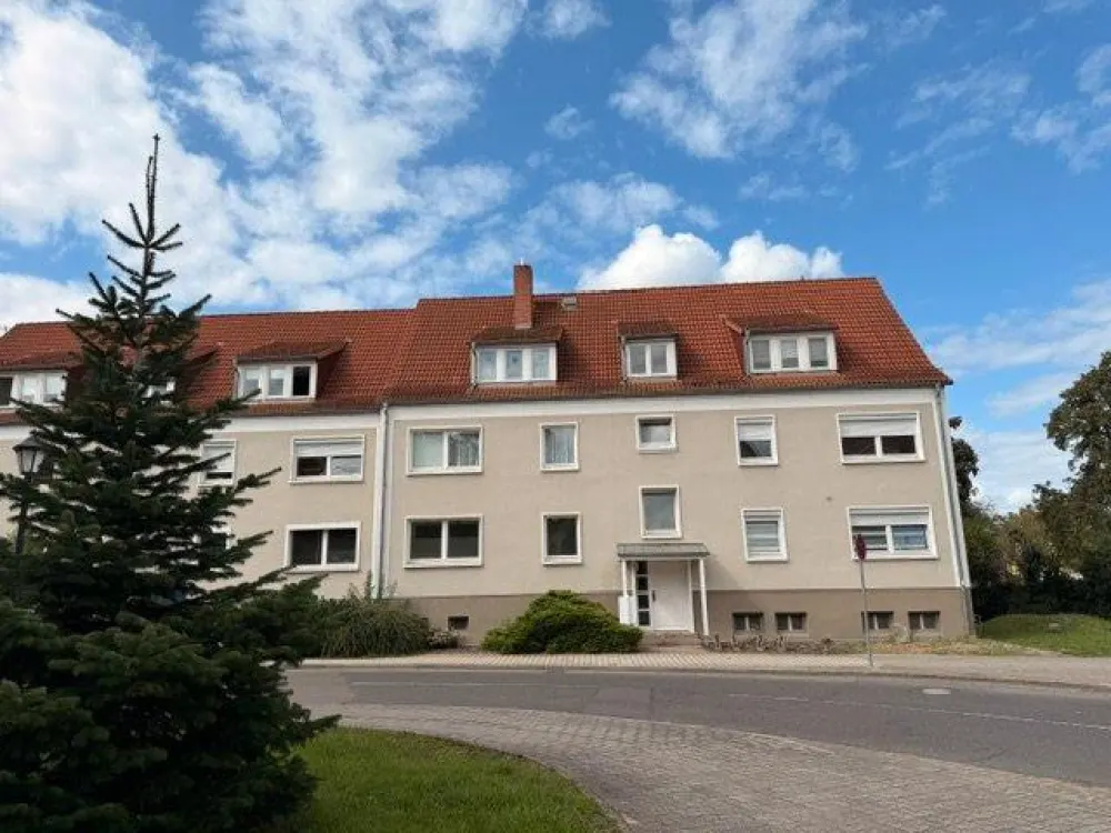 zentrale kleine geräumige 3-Raum Wohnung, 1.OG EBK, Stellplatz