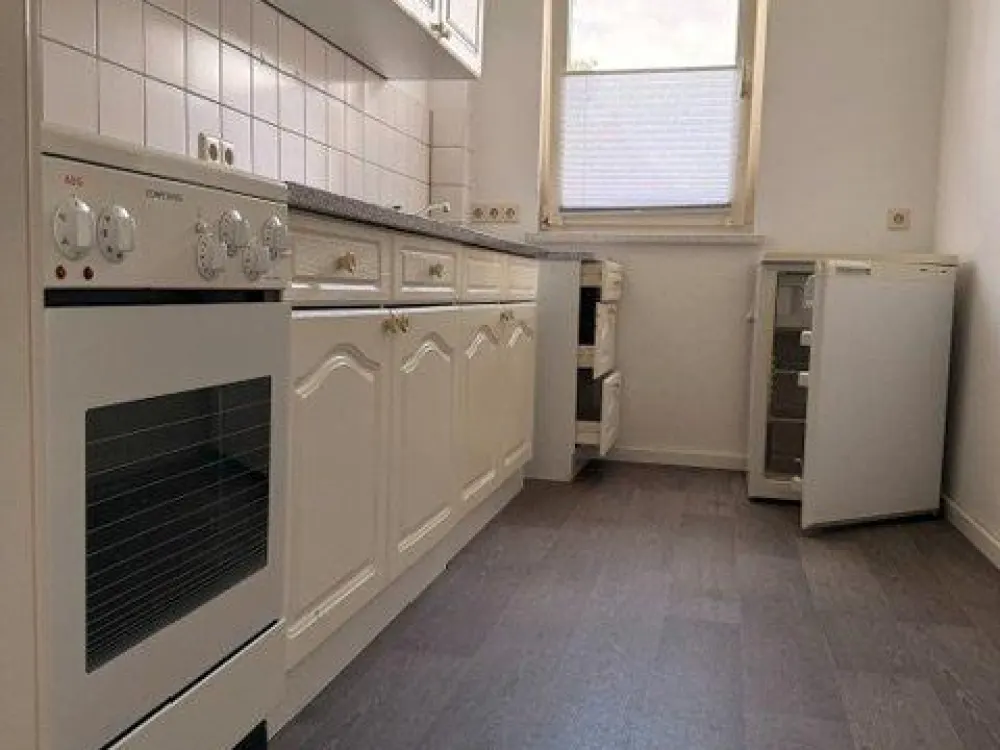 zentrale kleine geräumige 3-Raum Wohnung, 1.OG EBK, Stellplatz