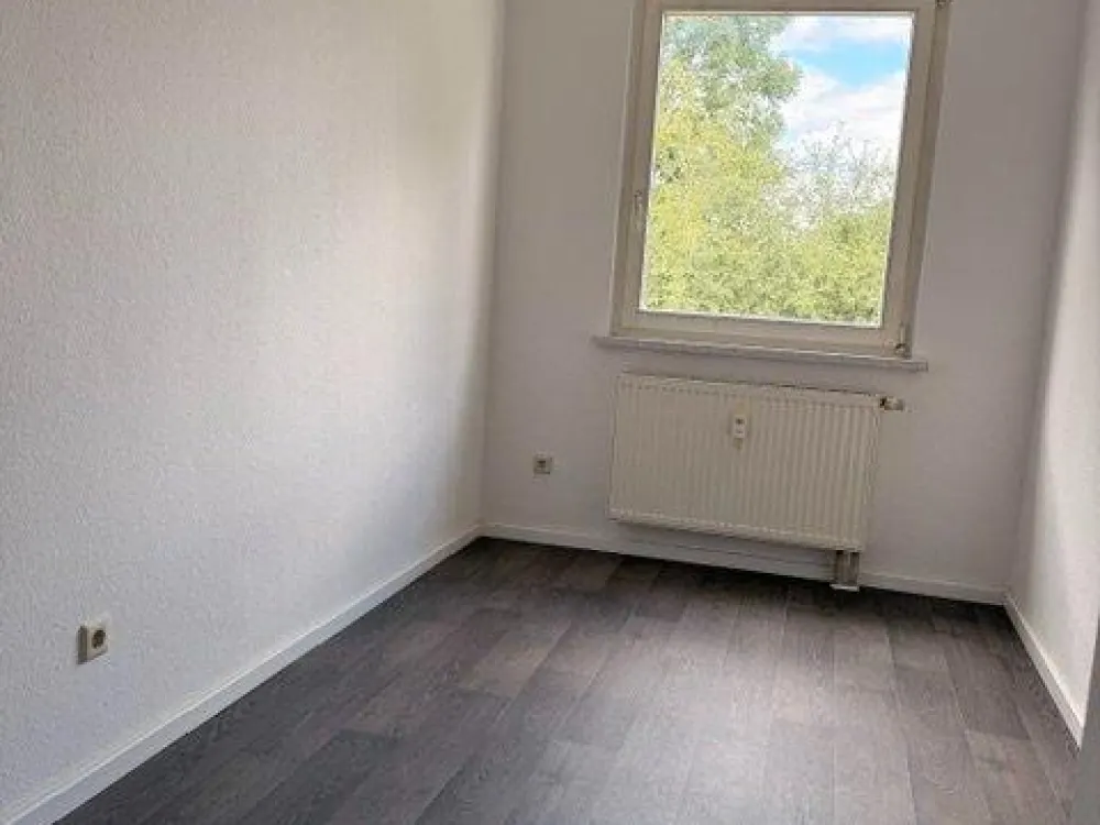 zentrale kleine geräumige 3-Raum Wohnung, 1.OG EBK, Stellplatz