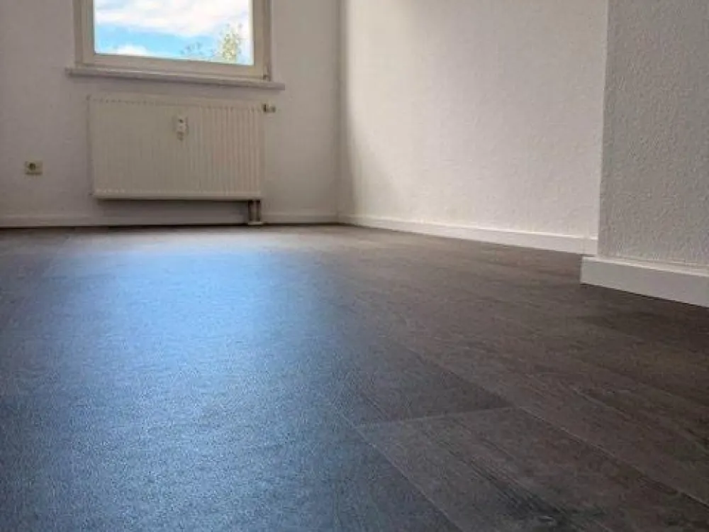 zentrale kleine geräumige 3-Raum Wohnung, 1.OG EBK, Stellplatz