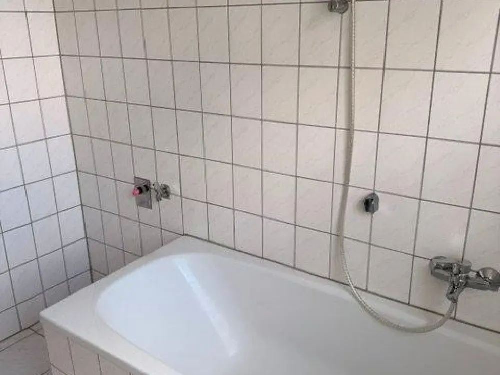 zentrale kleine geräumige 3-Raum Wohnung, 1.OG EBK, Stellplatz
