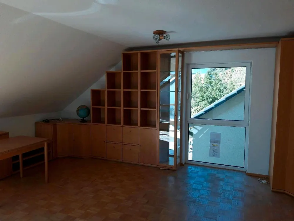 Contemporary Barrier-Free Attic Apartment with Air Conditioning