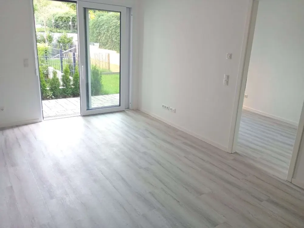 Wohnen im Grünen: moderne 2-Zimmer-Wohnung mit Terrasse