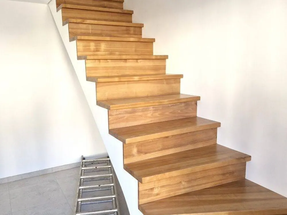 Einzigartig! Wunderschöne 4-Zimmer-Wohnung mit Dachterrasse zu vermieten!