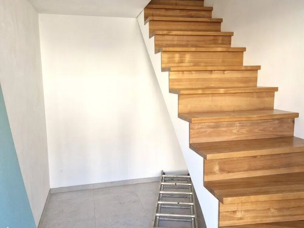 Einzigartig! Wunderschöne 4-Zimmer-Wohnung mit Dachterrasse zu vermieten!