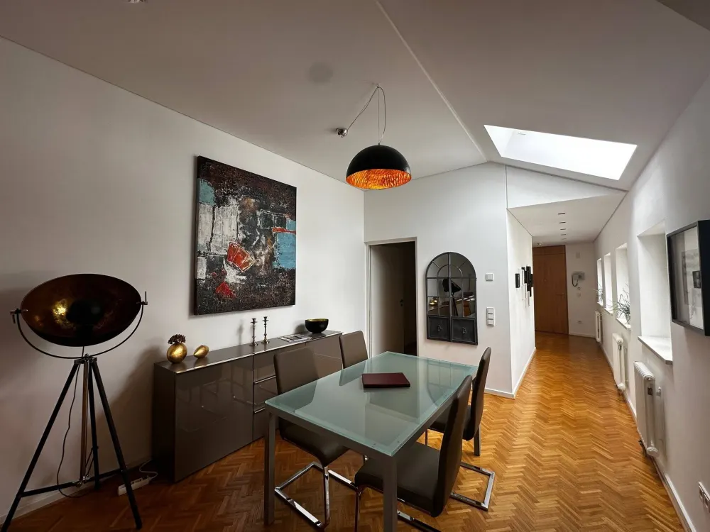 * exklusive und möblierte 2,5 Raumwohnung im Zentrum der Stadt mit Concierge u. Dachterrasse *