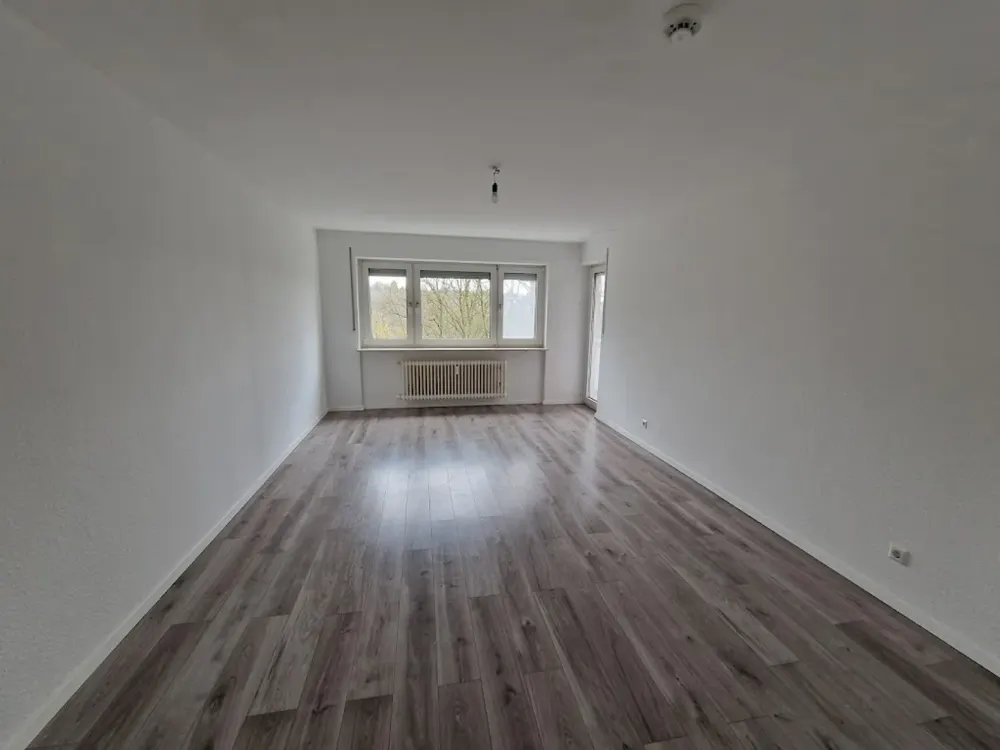 Frisch renoviert: Geräumige 3-Zimmer-Wohnung mit Balkon auf dem Eschberg zu vermieten