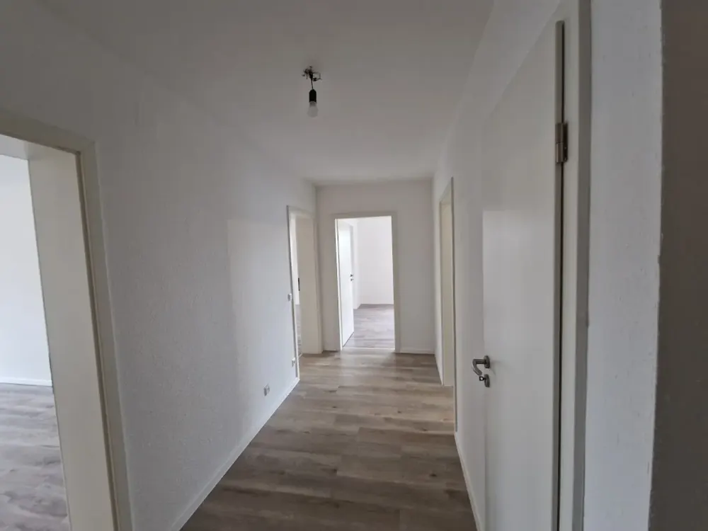 Frisch renoviert: Geräumige 3-Zimmer-Wohnung mit Balkon auf dem Eschberg zu vermieten
