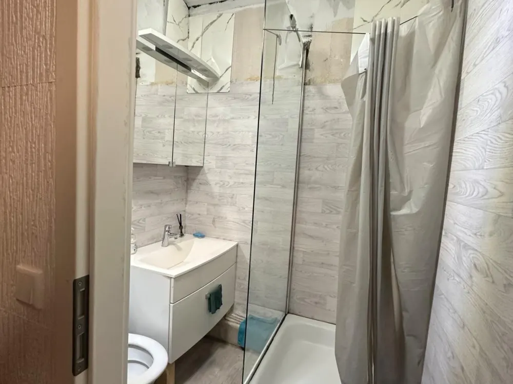 Full möblierte 2zimmer Wohnung ERDGESCHOSS mit NK und Strom