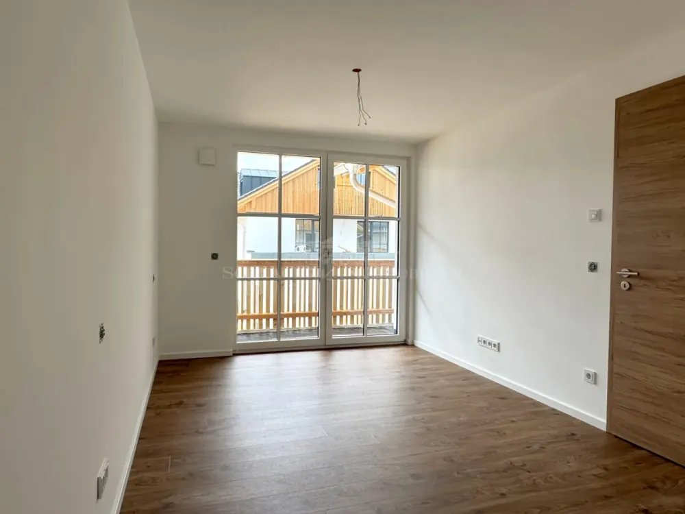 Helle 2-Zimmer-Wohnung mit sonnigem Balkon und großer Terrasse