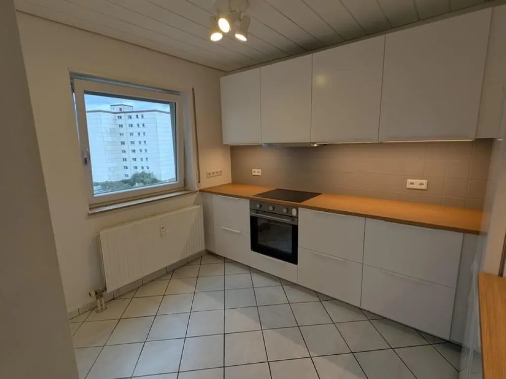 Renovierter Wohntraum mit Seeblick: 87 m² 3-Zimmer-Wohnung inkl. Einbauküche & Balkon