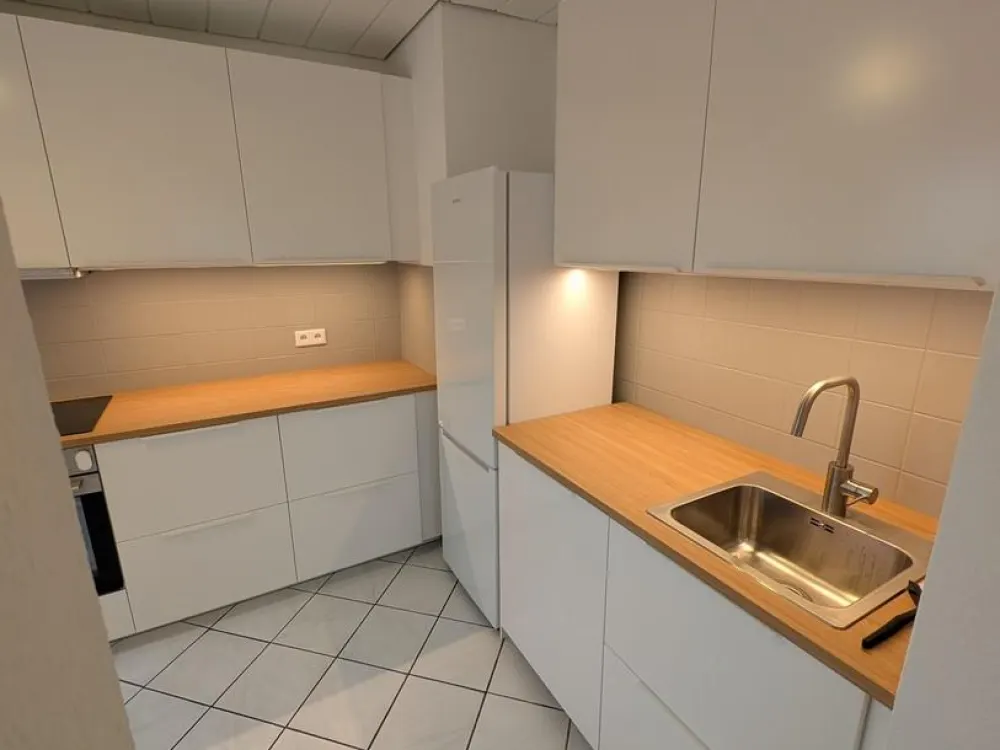Renovierter Wohntraum mit Seeblick: 87 m² 3-Zimmer-Wohnung inkl. Einbauküche & Balkon