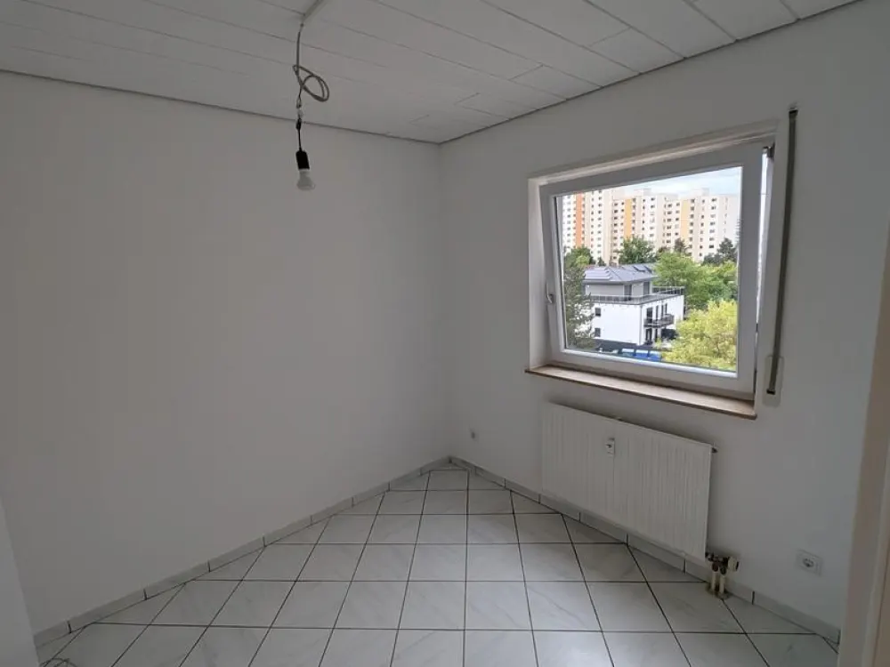 Renovierter Wohntraum mit Seeblick: 87 m² 3-Zimmer-Wohnung inkl. Einbauküche & Balkon