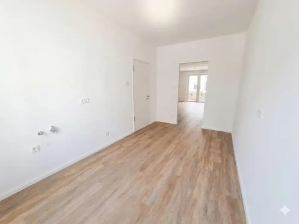 Exclusive New-Build Rental Apartment in List / Vahrenwald - 4-Room Apartment with 2 Loggias