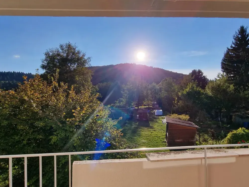 Bright Family-Friendly 3-Room Apartment with Fitted Kitchen, Balconies, Parking