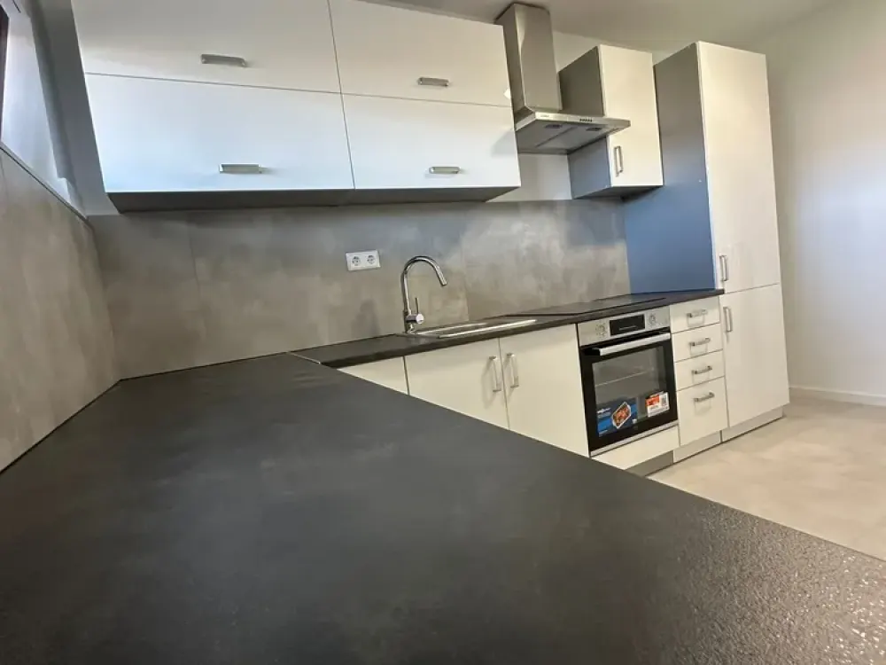 Bright Family-Friendly 3-Room Apartment with Fitted Kitchen, Balconies, Parking