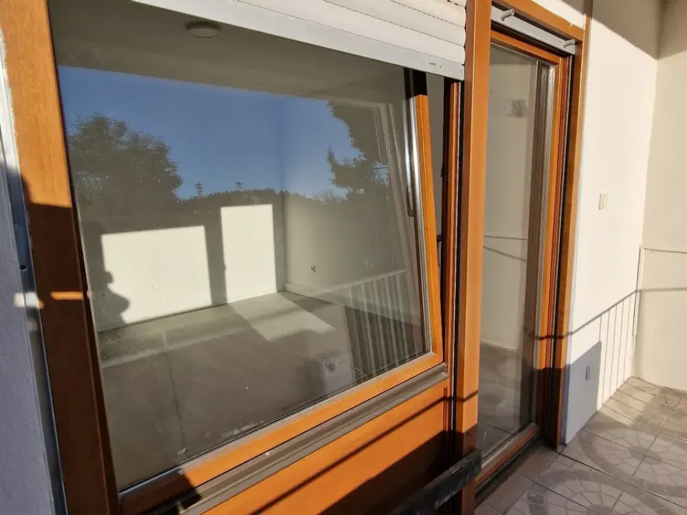 Bright Family-Friendly 3-Room Apartment with Fitted Kitchen, Balconies, Parking