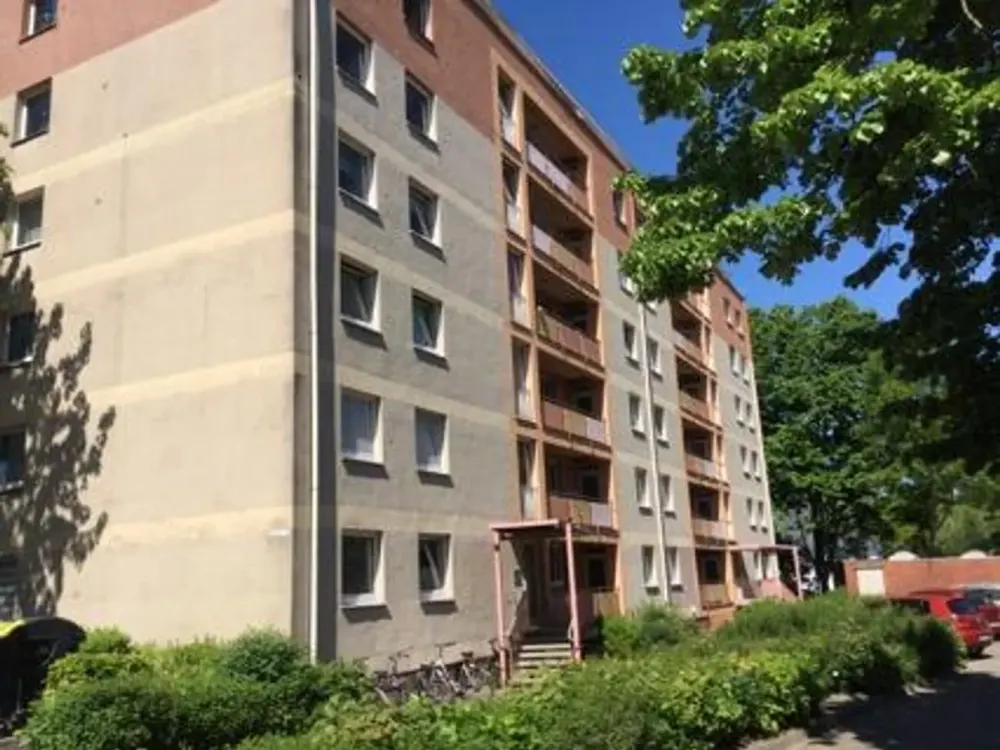 Live in a Pleasant Neighborhood: Stylish 3-Room Apartment