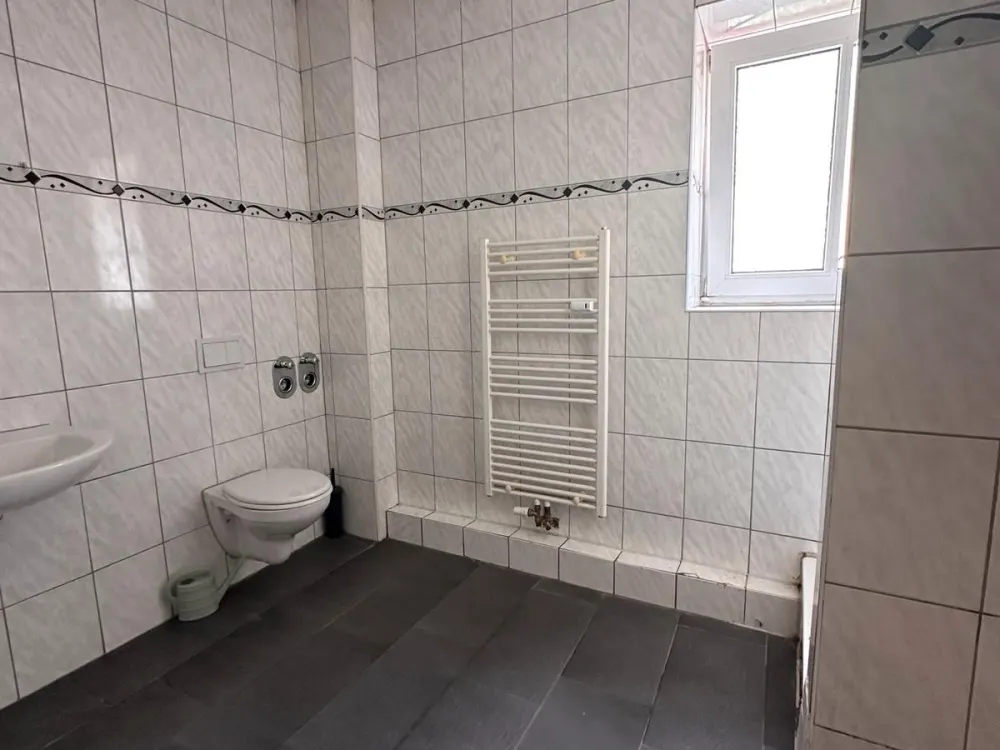 Zwei Zimmer Wohnung zu vermieten.